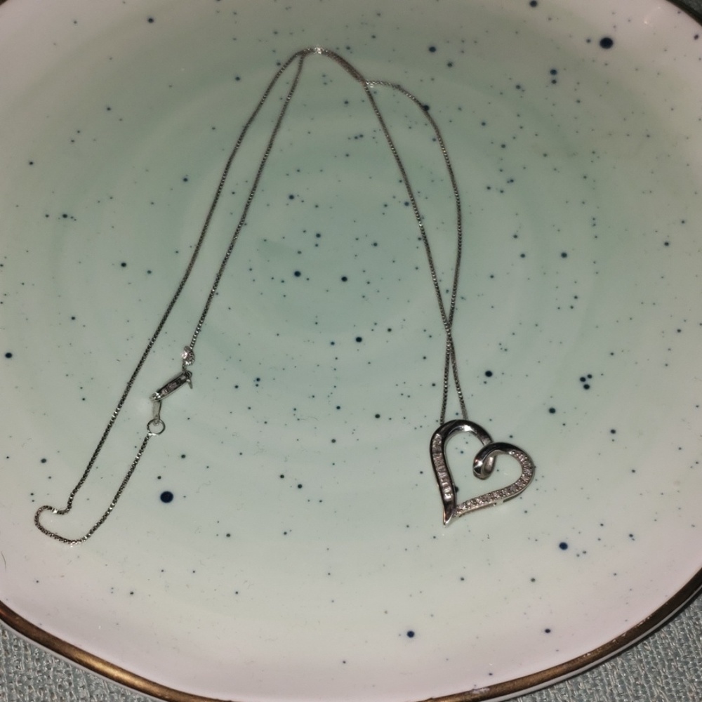 Heart necklace w diamonds. Never worn